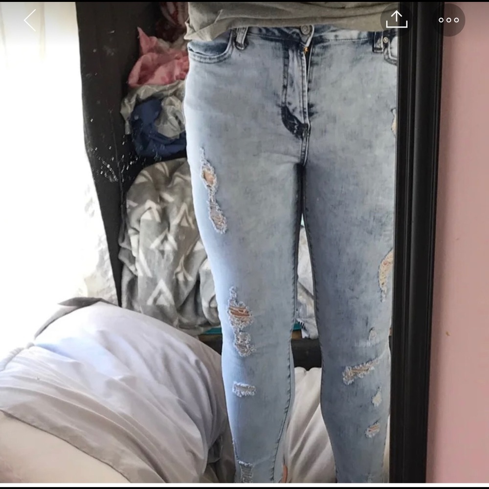 Acid wash ripped skinny jeans